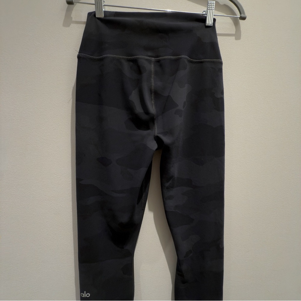 ALO Yoga  High-Waist Camo Vapor Leggings Size Small Made in Portugal - Picture 5 of 10